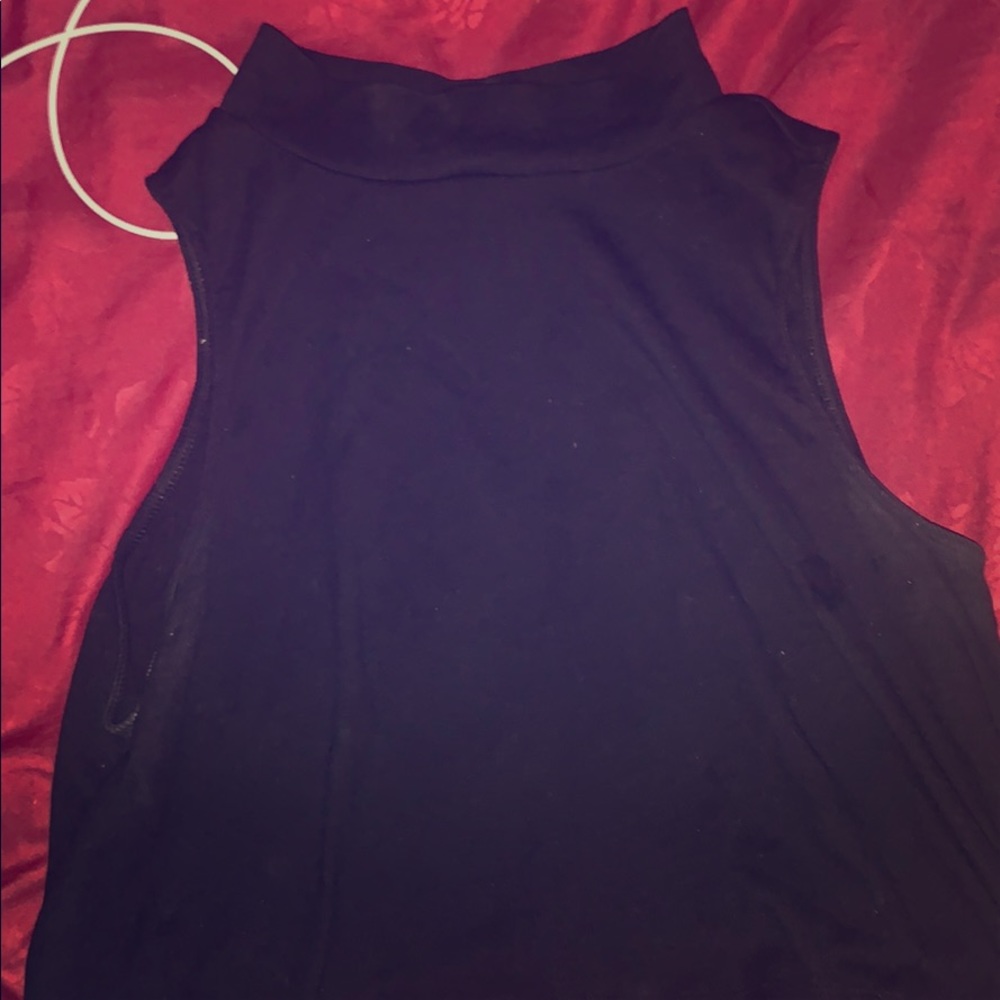 Turtle neck sleeveless crop top